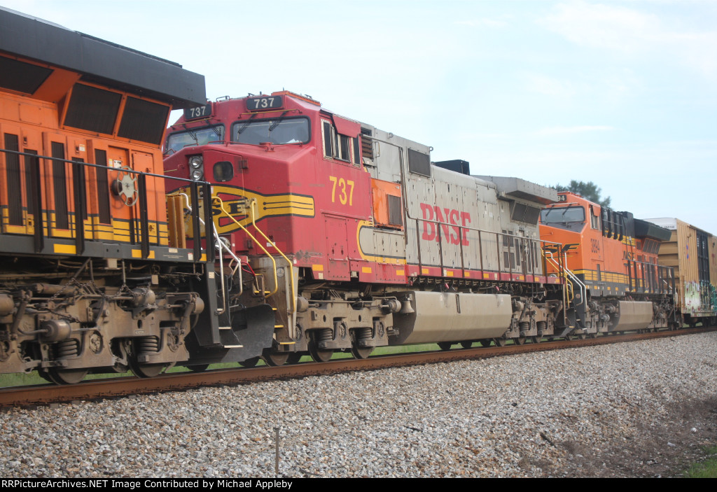 BNSF 737